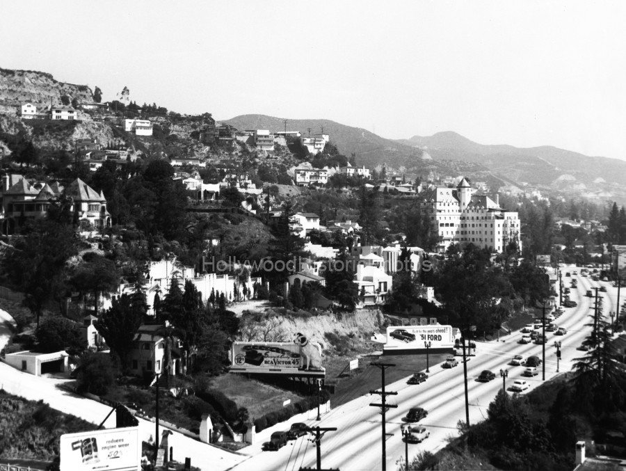 Chateau Marmont Hotel 1950 wm.jpg